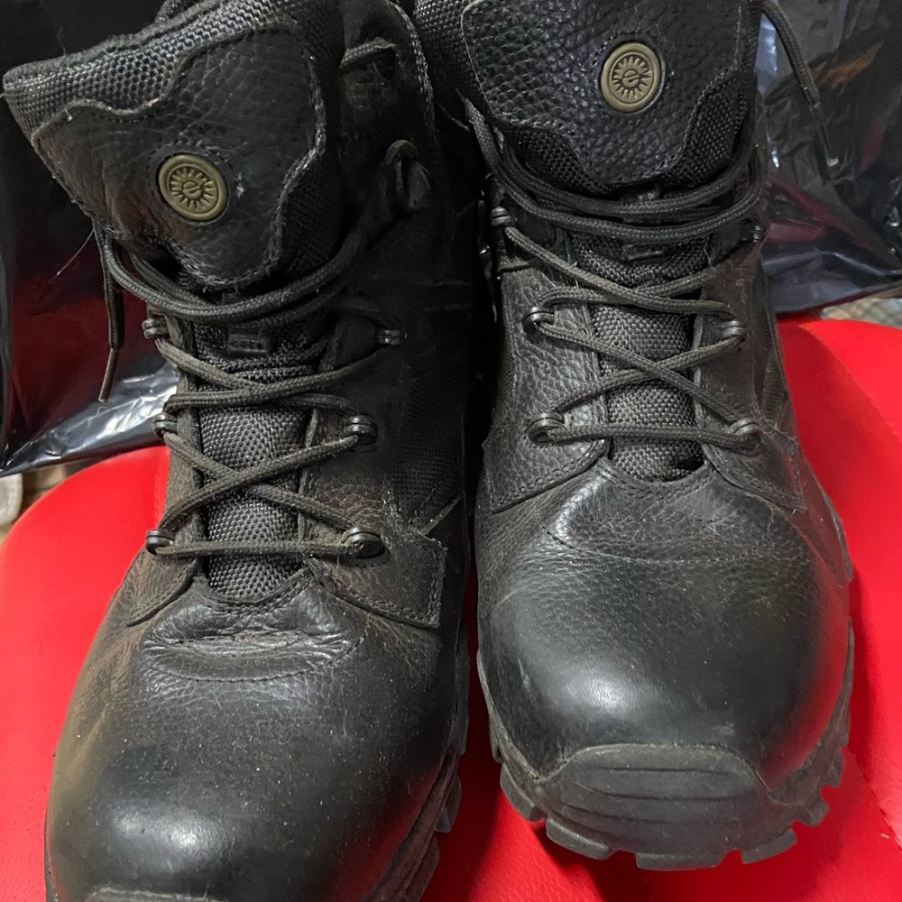 Earth Spirit Black High-Top Boots with Lace-Up Design and Padded Collar
